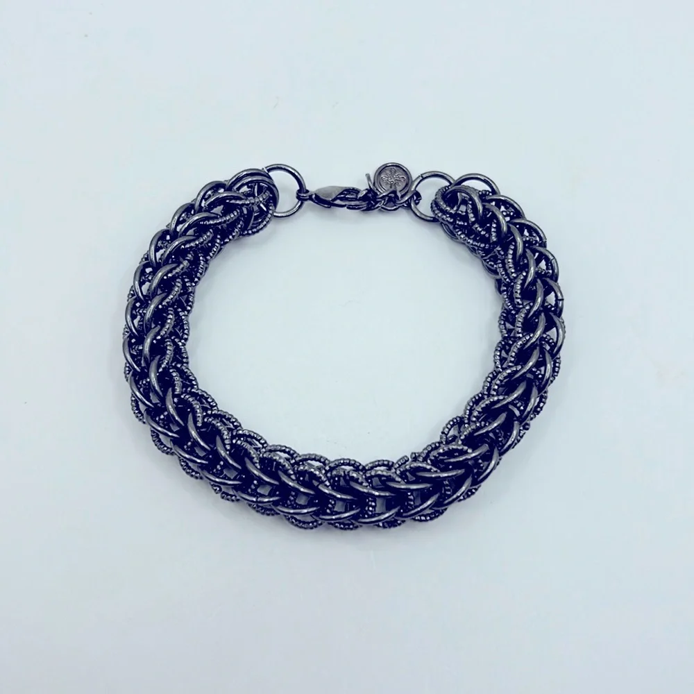 Simply Vera Twisted Gunmetal Chain Bracelet